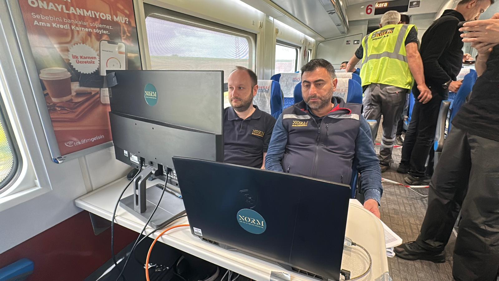 Halkalı-Kapıkule Hızlı Tren Projesi’nin %99’u tamamlanan Çerkezköy-Kapıkule etabında test sürüşleri başladı. Edirne Valisi Yunus Sezer’in katılımıyla gerçekleştirilen denemelerde 220 km hıza ulaşılması hedeflenirken; projenin tamamlanmasıyla İstanbul-Edirne arası yolculuk süresi 1,5 saate düşecek.